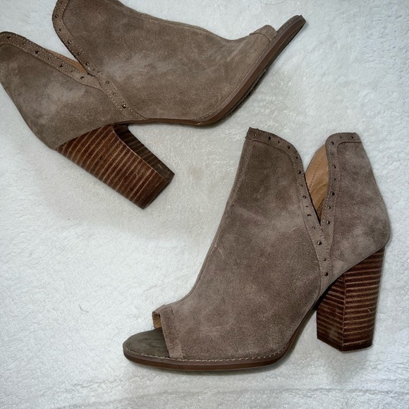 LUCKY BRAND GENUINE LEATHER SLIP ON BOOTIES SZ 8.5 - Picture 1 of 5